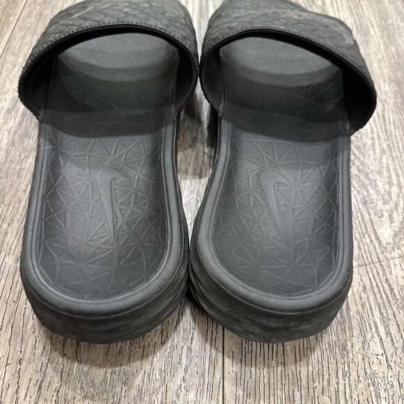 Nike Benassi Solarsoft Sandals Slides Size 9 Black Slippers On 705474-091 main image 6
